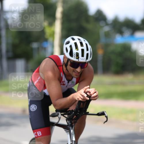 10.08.2025 - GEWOBA Citytriathlon Bremen Yannick Fuchs http://msf.ph/oto/8545766 10.08.2025 12:01:48 Radfahren 553, 560 meine-sportfotos.de