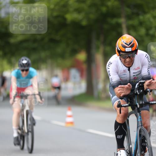 10.08.2025 - GEWOBA Citytriathlon Bremen Yannick Fuchs http://msf.ph/oto/8545767 10.08.2025 12:59:46 Radfahren 595, 614, 623, 628, 644, 698, 850, 889, 907, 934, 949 meine-sportfotos.de