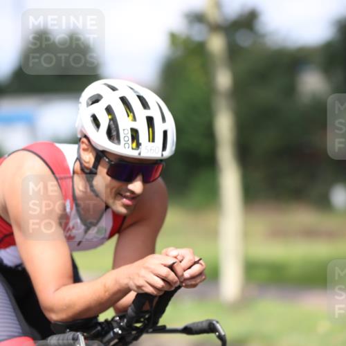 10.08.2025 - GEWOBA Citytriathlon Bremen Yannick Fuchs http://msf.ph/oto/8545771 10.08.2025 12:01:48 Radfahren 553, 560 meine-sportfotos.de