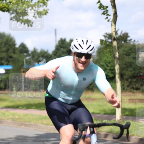 10.08.2025 - GEWOBA Citytriathlon Bremen Yannick Fuchs http://msf.ph/oto/8545790 10.08.2025 12:02:03 Radfahren 680 meine-sportfotos.de