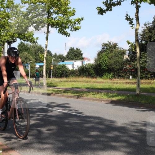 10.08.2025 - GEWOBA Citytriathlon Bremen Yannick Fuchs http://msf.ph/oto/8545796 10.08.2025 10:35:18 Radfahren 29, 43, 137, 241, 356, 359, 382, 393, 418, 444, 445, 492 meine-sportfotos.de