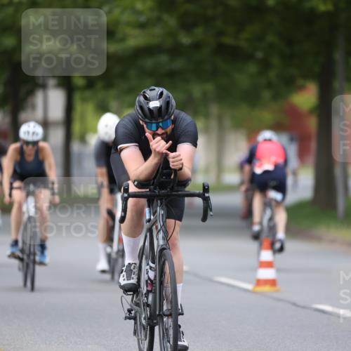 10.08.2025 - GEWOBA Citytriathlon Bremen Yannick Fuchs http://msf.ph/oto/8545801 10.08.2025 12:59:50 Radfahren 595, 614, 623, 628, 644, 698, 835, 850, 889, 907, 934, 949, 1002, 1030 meine-sportfotos.de