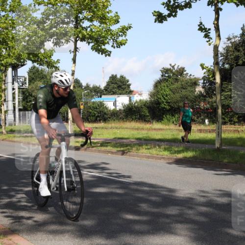 10.08.2025 - GEWOBA Citytriathlon Bremen Yannick Fuchs http://msf.ph/oto/8545810 10.08.2025 10:35:26 Radfahren 29, 43, 83, 137, 356, 359, 382, 418, 444, 466, 480, 492 meine-sportfotos.de