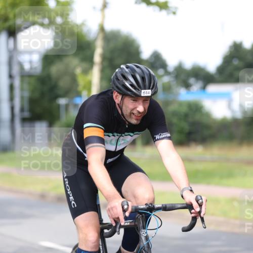 10.08.2025 - GEWOBA Citytriathlon Bremen Yannick Fuchs http://msf.ph/oto/8545813 10.08.2025 12:02:20 Radfahren 584, 844 meine-sportfotos.de