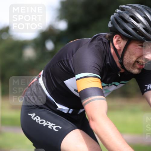 10.08.2025 - GEWOBA Citytriathlon Bremen Yannick Fuchs http://msf.ph/oto/8545819 10.08.2025 12:02:20 Radfahren 584, 844 meine-sportfotos.de