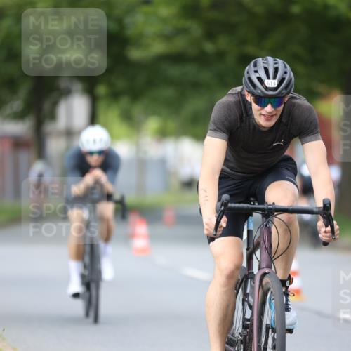 10.08.2025 - GEWOBA Citytriathlon Bremen Yannick Fuchs http://msf.ph/oto/8545821 10.08.2025 12:59:53 Radfahren 595, 614, 623, 628, 644, 698, 835, 850, 871, 889, 907, 934, 949, 1002, 1022, 1030 meine-sportfotos.de