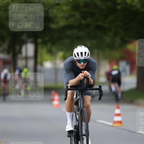 10.08.2025 - GEWOBA Citytriathlon Bremen Yannick Fuchs http://msf.ph/oto/8545825 10.08.2025 12:59:53 Radfahren 595, 614, 623, 628, 644, 698, 835, 850, 871, 889, 907, 934, 949, 1002, 1022, 1030 meine-sportfotos.de