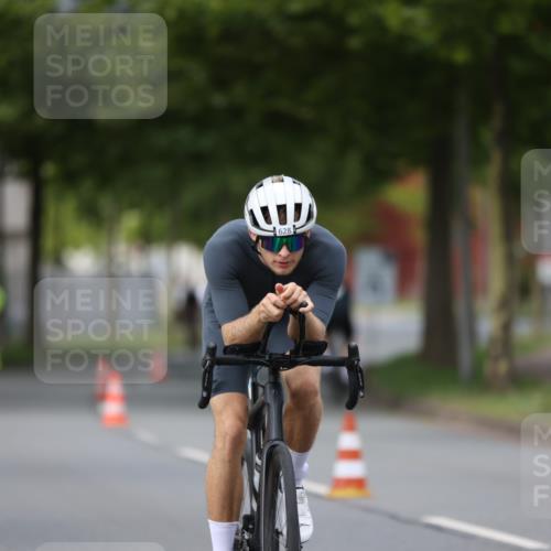 10.08.2025 - GEWOBA Citytriathlon Bremen Yannick Fuchs http://msf.ph/oto/8545828 10.08.2025 12:59:54 Radfahren 595, 614, 623, 628, 644, 698, 835, 850, 871, 889, 907, 934, 949, 1002, 1022, 1030 meine-sportfotos.de