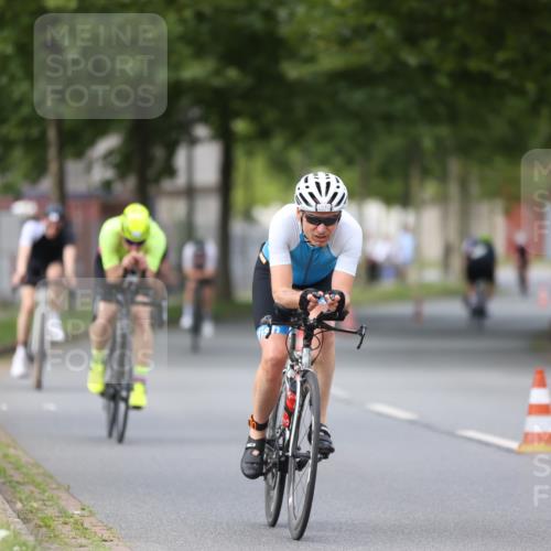 10.08.2025 - GEWOBA Citytriathlon Bremen Yannick Fuchs http://msf.ph/oto/8545831 10.08.2025 12:59:57 Radfahren 614, 623, 628, 644, 698, 835, 848, 850, 871, 889, 907, 934, 949, 1002, 1022, 1030 meine-sportfotos.de