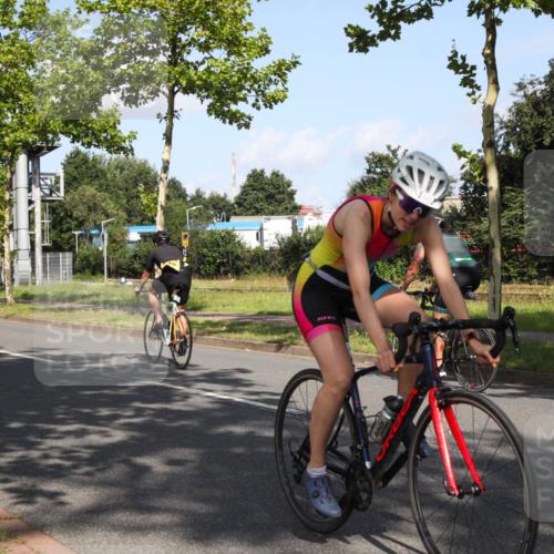10.08.2025 - GEWOBA Citytriathlon Bremen Yannick Fuchs http://msf.ph/oto/8545833 10.08.2025 10:35:36 Radfahren 83, 137, 356, 392, 418, 454, 466, 480 meine-sportfotos.de