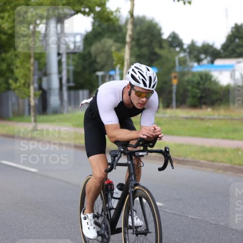 10.08.2025 - GEWOBA Citytriathlon Bremen Yannick Fuchs http://msf.ph/oto/8545834 10.08.2025 12:02:28 Radfahren 584, 844 meine-sportfotos.de