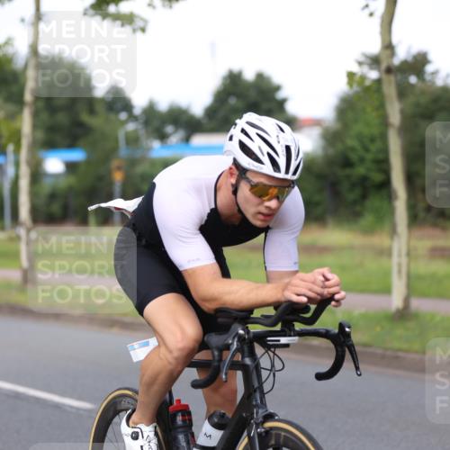 10.08.2025 - GEWOBA Citytriathlon Bremen Yannick Fuchs http://msf.ph/oto/8545838 10.08.2025 12:02:28 Radfahren 584, 844 meine-sportfotos.de