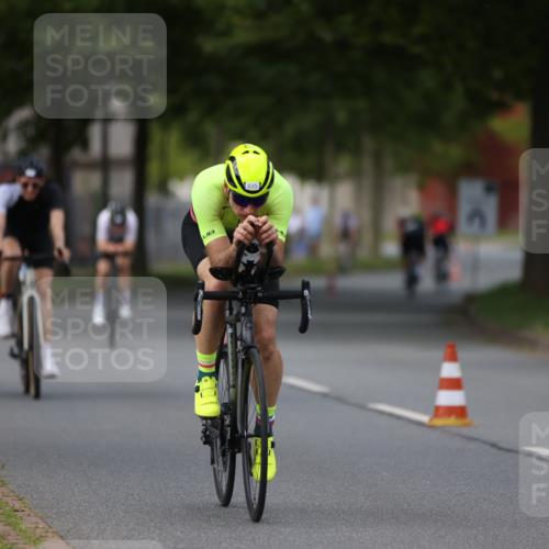 10.08.2025 - GEWOBA Citytriathlon Bremen Yannick Fuchs http://msf.ph/oto/8545841 10.08.2025 12:59:58 Radfahren 614, 623, 628, 652, 698, 835, 848, 850, 871, 889, 907, 934, 1002, 1012, 1022, 1030 meine-sportfotos.de