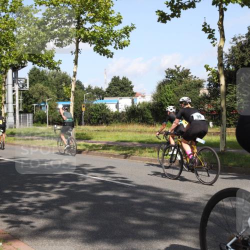 10.08.2025 - GEWOBA Citytriathlon Bremen Yannick Fuchs http://msf.ph/oto/8545842 10.08.2025 10:35:37 Radfahren 83, 109, 137, 356, 392, 418, 454, 466, 480 meine-sportfotos.de