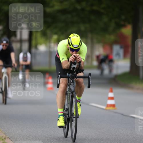 10.08.2025 - GEWOBA Citytriathlon Bremen Yannick Fuchs http://msf.ph/oto/8545843 10.08.2025 12:59:58 Radfahren 614, 623, 628, 652, 698, 835, 848, 850, 871, 889, 907, 934, 1002, 1012, 1022, 1030 meine-sportfotos.de