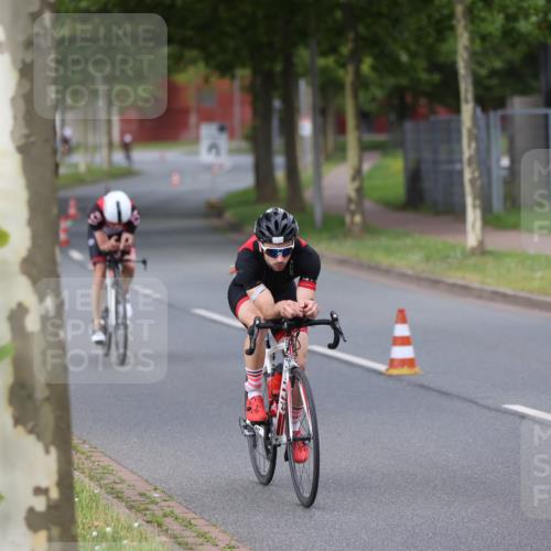 10.08.2025 - GEWOBA Citytriathlon Bremen Yannick Fuchs http://msf.ph/oto/8545847 10.08.2025 12:02:45 Radfahren 566, 637 meine-sportfotos.de