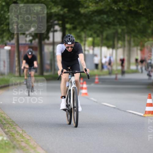 10.08.2025 - GEWOBA Citytriathlon Bremen Yannick Fuchs http://msf.ph/oto/8545848 10.08.2025 12:59:59 Radfahren 614, 623, 628, 652, 698, 835, 848, 850, 871, 889, 907, 934, 1002, 1012, 1022, 1030 meine-sportfotos.de