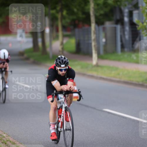 10.08.2025 - GEWOBA Citytriathlon Bremen Yannick Fuchs http://msf.ph/oto/8545850 10.08.2025 12:02:45 Radfahren 566, 637 meine-sportfotos.de