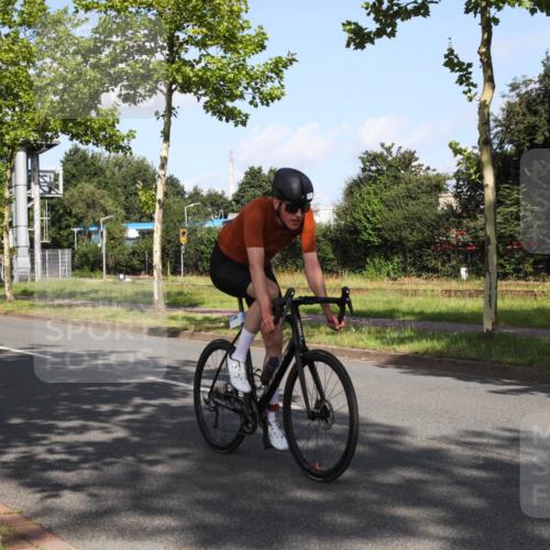 10.08.2025 - GEWOBA Citytriathlon Bremen Yannick Fuchs http://msf.ph/oto/8545854 10.08.2025 10:35:47 Radfahren 71, 83, 109, 225, 392, 452, 454 meine-sportfotos.de