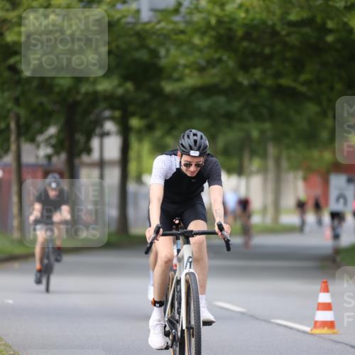 10.08.2025 - GEWOBA Citytriathlon Bremen Yannick Fuchs http://msf.ph/oto/8545855 10.08.2025 12:59:59 Radfahren 614, 623, 628, 652, 698, 835, 848, 850, 871, 889, 907, 934, 1002, 1012, 1022, 1030 meine-sportfotos.de
