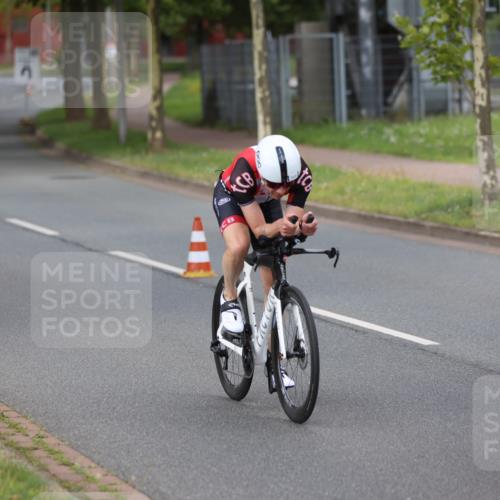 10.08.2025 - GEWOBA Citytriathlon Bremen Yannick Fuchs http://msf.ph/oto/8545858 10.08.2025 12:02:46 Radfahren 566, 637 meine-sportfotos.de