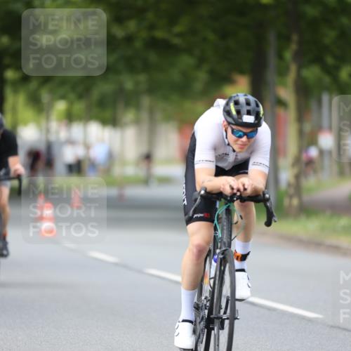 10.08.2025 - GEWOBA Citytriathlon Bremen Yannick Fuchs http://msf.ph/oto/8545861 10.08.2025 13:00:00 Radfahren 614, 623, 628, 652, 698, 835, 848, 850, 871, 889, 907, 934, 1002, 1012, 1022, 1030 meine-sportfotos.de