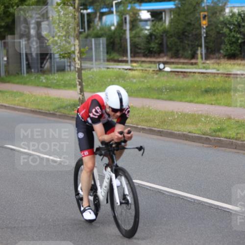 10.08.2025 - GEWOBA Citytriathlon Bremen Yannick Fuchs http://msf.ph/oto/8545865 10.08.2025 12:02:46 Radfahren 566, 637 meine-sportfotos.de