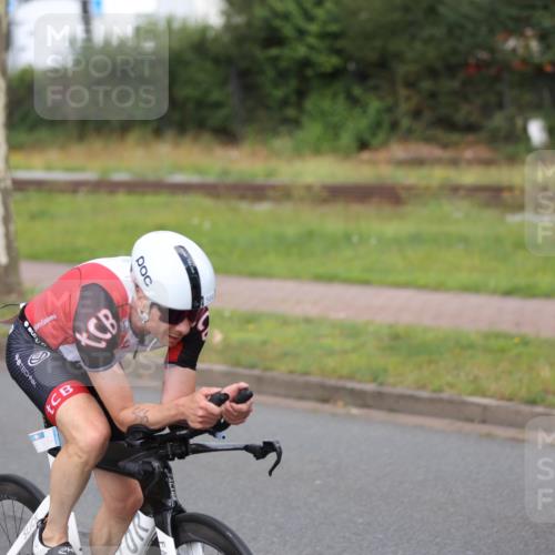 10.08.2025 - GEWOBA Citytriathlon Bremen Yannick Fuchs http://msf.ph/oto/8545872 10.08.2025 12:02:46 Radfahren 566, 637 meine-sportfotos.de