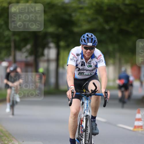 10.08.2025 - GEWOBA Citytriathlon Bremen Yannick Fuchs http://msf.ph/oto/8545881 10.08.2025 13:00:10 Radfahren 652, 665, 803, 835, 848, 871, 983, 1002, 1012, 1022, 1030 meine-sportfotos.de