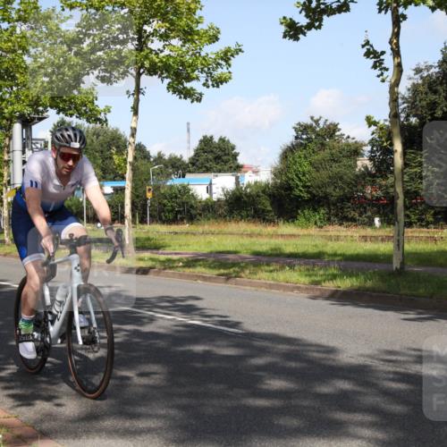 10.08.2025 - GEWOBA Citytriathlon Bremen Yannick Fuchs http://msf.ph/oto/8545885 10.08.2025 10:36:24 Radfahren 99, 117, 159, 231, 378, 397, 401, 447, 450 meine-sportfotos.de