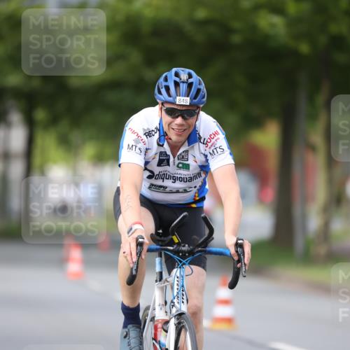 10.08.2025 - GEWOBA Citytriathlon Bremen Yannick Fuchs http://msf.ph/oto/8545889 10.08.2025 13:00:10 Radfahren 652, 665, 803, 835, 848, 871, 983, 1002, 1012, 1022, 1030 meine-sportfotos.de