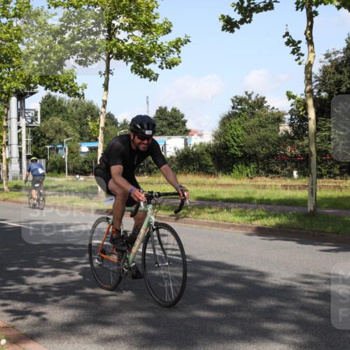 10.08.2025 - GEWOBA Citytriathlon Bremen Yannick Fuchs http://msf.ph/oto/8545890 10.08.2025 10:36:28 Radfahren 99, 115, 117, 159, 231, 378, 397, 401, 447 meine-sportfotos.de