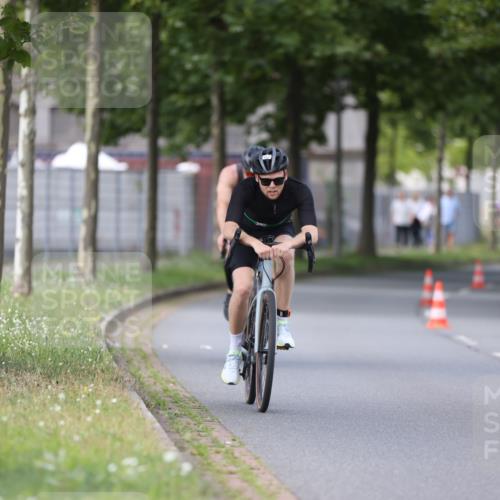 10.08.2025 - GEWOBA Citytriathlon Bremen Yannick Fuchs http://msf.ph/oto/8545891 10.08.2025 13:00:11 Radfahren 652, 665, 803, 835, 848, 871, 983, 1002, 1012, 1022, 1030 meine-sportfotos.de