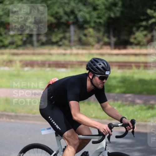 10.08.2025 - GEWOBA Citytriathlon Bremen Yannick Fuchs http://msf.ph/oto/8545892 10.08.2025 12:04:34 Radfahren 572, 719, 734 meine-sportfotos.de
