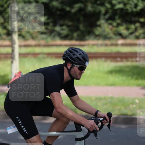 10.08.2025 - GEWOBA Citytriathlon Bremen Yannick Fuchs http://msf.ph/oto/8545894 10.08.2025 12:04:34 Radfahren 572, 719, 734 meine-sportfotos.de