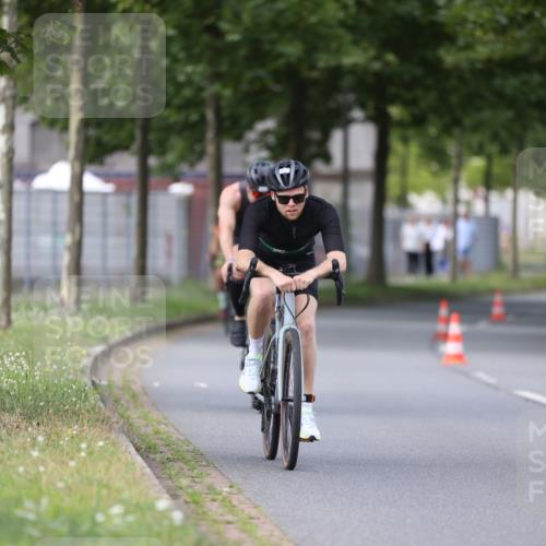 10.08.2025 - GEWOBA Citytriathlon Bremen Yannick Fuchs http://msf.ph/oto/8545896 10.08.2025 13:00:12 Radfahren 652, 665, 803, 835, 848, 871, 983, 1002, 1012, 1022, 1030 meine-sportfotos.de