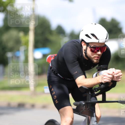 10.08.2025 - GEWOBA Citytriathlon Bremen Yannick Fuchs http://msf.ph/oto/8545918 10.08.2025 12:06:04 Radfahren 554, 729 meine-sportfotos.de