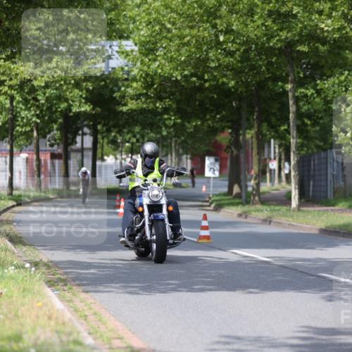 10.08.2025 - GEWOBA Citytriathlon Bremen Yannick Fuchs http://msf.ph/oto/8545924 10.08.2025 12:06:06 Radfahren 554, 729 meine-sportfotos.de