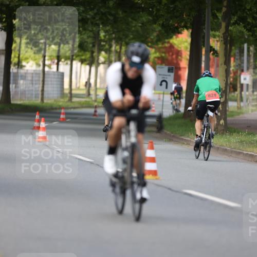 10.08.2025 - GEWOBA Citytriathlon Bremen Yannick Fuchs http://msf.ph/oto/8545928 10.08.2025 13:00:24 Radfahren 665, 803, 983 meine-sportfotos.de