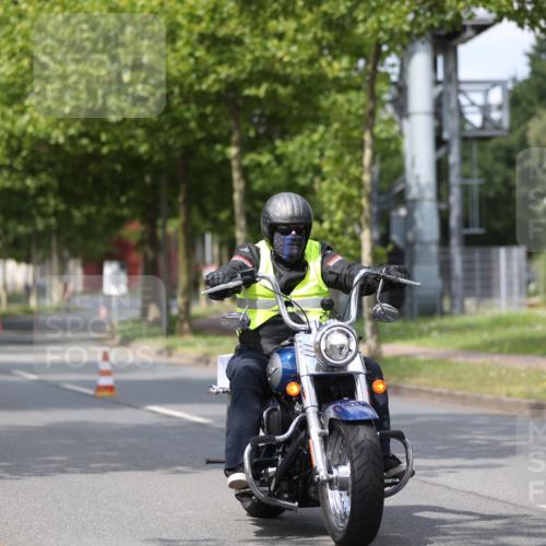 10.08.2025 - GEWOBA Citytriathlon Bremen Yannick Fuchs http://msf.ph/oto/8545930 10.08.2025 12:06:07 Radfahren 554, 729 meine-sportfotos.de