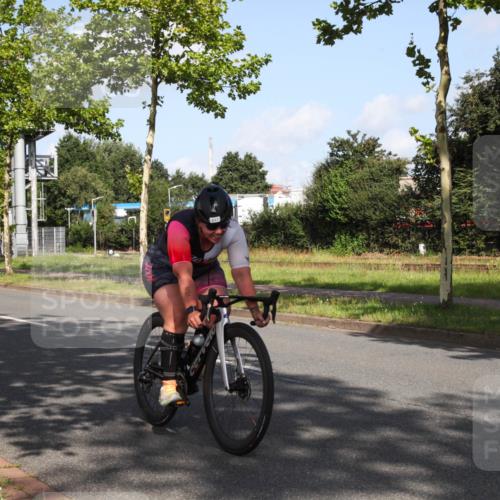 10.08.2025 - GEWOBA Citytriathlon Bremen Yannick Fuchs http://msf.ph/oto/8545932 10.08.2025 10:36:52 Radfahren 115, 381, 497 meine-sportfotos.de
