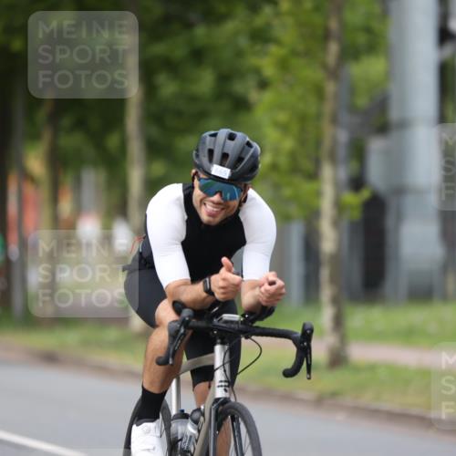 10.08.2025 - GEWOBA Citytriathlon Bremen Yannick Fuchs http://msf.ph/oto/8545938 10.08.2025 13:00:25 Radfahren 665, 803, 983 meine-sportfotos.de