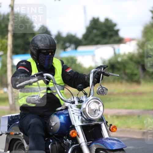 10.08.2025 - GEWOBA Citytriathlon Bremen Yannick Fuchs http://msf.ph/oto/8545940 10.08.2025 12:06:07 Radfahren 554, 729 meine-sportfotos.de