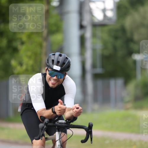10.08.2025 - GEWOBA Citytriathlon Bremen Yannick Fuchs http://msf.ph/oto/8545942 10.08.2025 13:00:25 Radfahren 665, 803, 983 meine-sportfotos.de