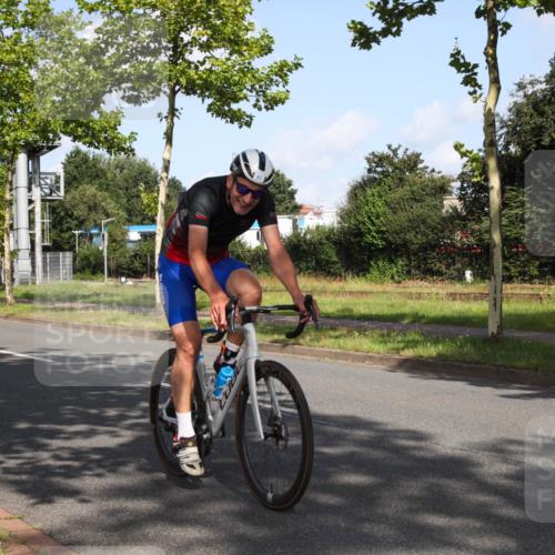 10.08.2025 - GEWOBA Citytriathlon Bremen Yannick Fuchs http://msf.ph/oto/8545943 10.08.2025 10:37:06 Radfahren 85, 381, 464 meine-sportfotos.de