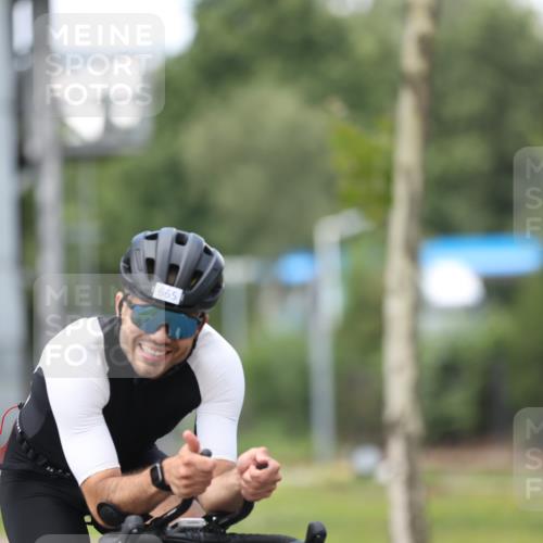 10.08.2025 - GEWOBA Citytriathlon Bremen Yannick Fuchs http://msf.ph/oto/8545944 10.08.2025 13:00:25 Radfahren 665, 803, 983 meine-sportfotos.de