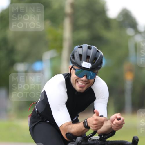 10.08.2025 - GEWOBA Citytriathlon Bremen Yannick Fuchs http://msf.ph/oto/8545948 10.08.2025 13:00:25 Radfahren 665, 803, 983 meine-sportfotos.de