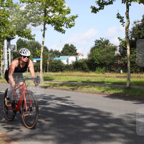 10.08.2025 - GEWOBA Citytriathlon Bremen Yannick Fuchs http://msf.ph/oto/8545950 10.08.2025 10:37:10 Radfahren 85, 381, 464 meine-sportfotos.de