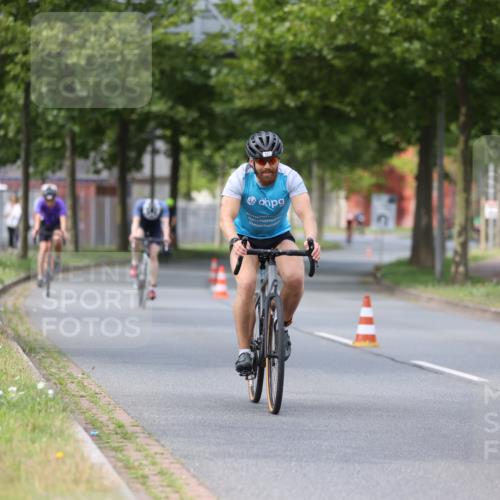 10.08.2025 - GEWOBA Citytriathlon Bremen Yannick Fuchs http://msf.ph/oto/8545951 10.08.2025 13:00:40 Radfahren 581, 613, 785, 1023 meine-sportfotos.de