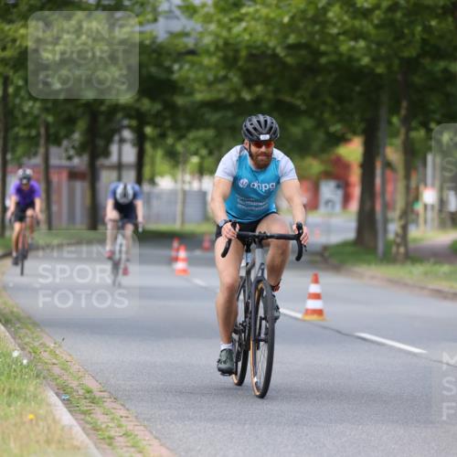 10.08.2025 - GEWOBA Citytriathlon Bremen Yannick Fuchs http://msf.ph/oto/8545956 10.08.2025 13:00:40 Radfahren 581, 613, 785, 1023 meine-sportfotos.de